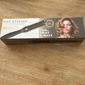 New in Box Cortex Beauty Hot Styling 1.5 ionic brush.  Curl, Twist &Wave